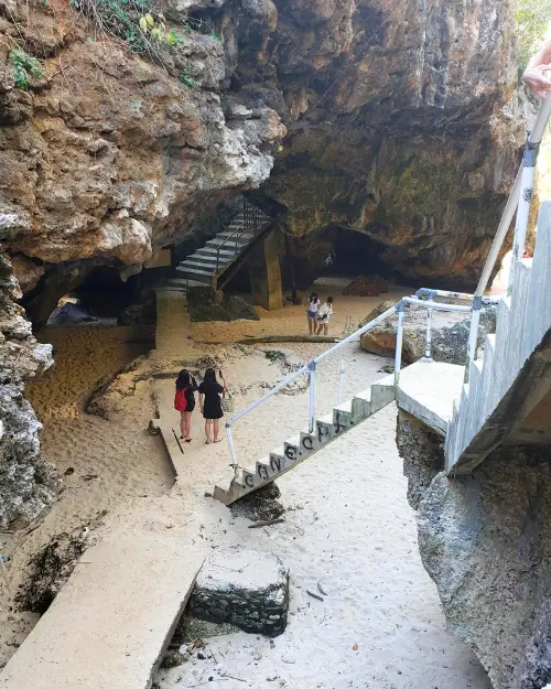 The steps that take you to and from Suluban Beach, that lead to the exit and Delpi Cafe