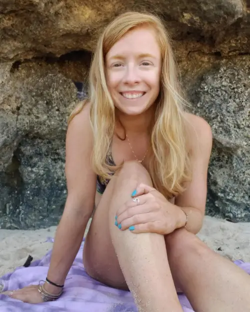 Lauren Edmondson of Inspired Backpacker at Green Bowl Beach in Bali