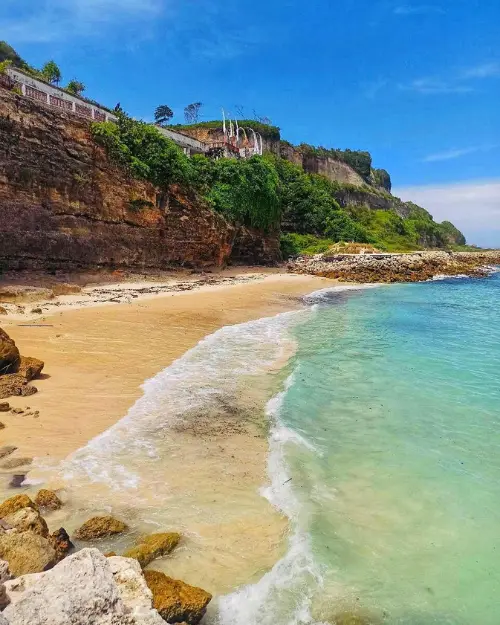 Melasti Beach shoreline and cliff