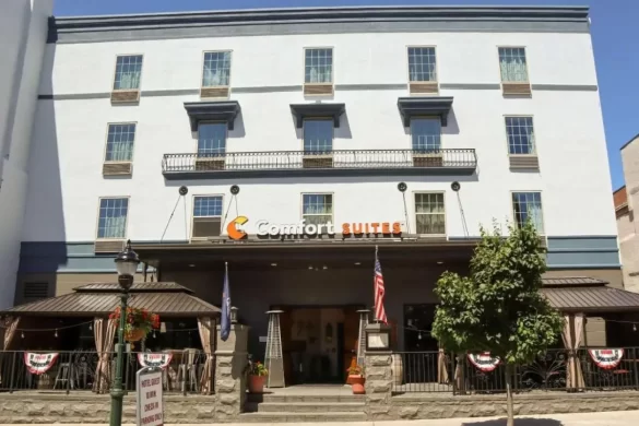 The front of the Comfort Suites hotel in Carlisle PA