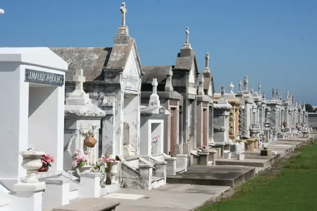 St Louis Cemetery No 3 graves during the day
